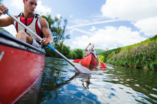 Quels sont les circuits et les itinéraires pour découvrir le département de l'Ardèche en camping ?